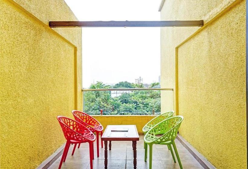 בית מלון כפרי Capital O 23720 Yogiraj Inn