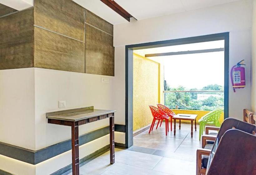 בית מלון כפרי Capital O 23720 Yogiraj Inn