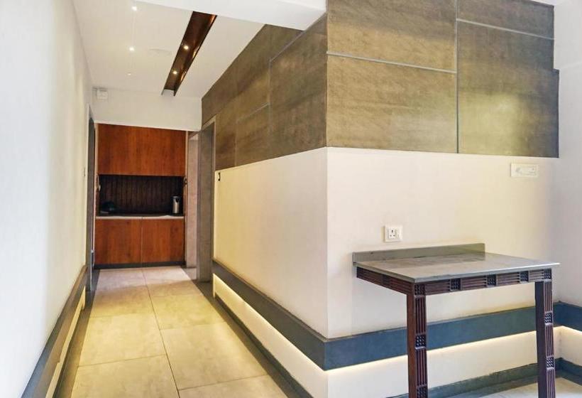 בית מלון כפרי Capital O 23720 Yogiraj Inn