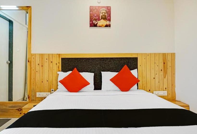 בית מלון כפרי Capital O 23720 Yogiraj Inn