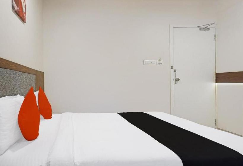 בית מלון כפרי Capital O 23720 Yogiraj Inn