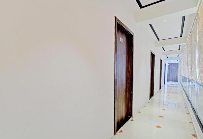 酒店 Collection O 81614 Rudrajyot