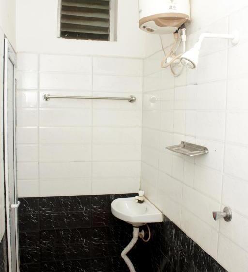 ホテル Selvamurugan Residency