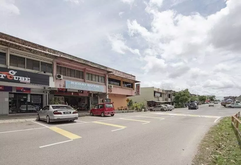 ホテル Spot On 90305 Hen Hen