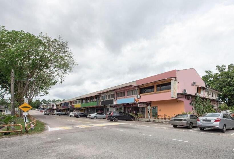 Hotel Spot On 90305 Hen Hen