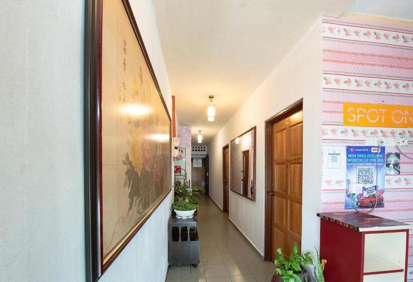 Hotel Spot On 90305 Hen Hen