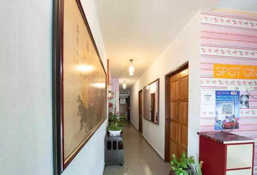 ホテル Spot On 90305 Hen Hen