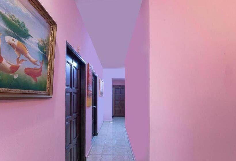 Hotel Spot On 90305 Hen Hen