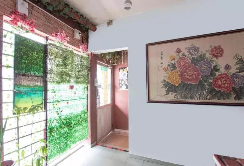 ホテル Spot On 90305 Hen Hen