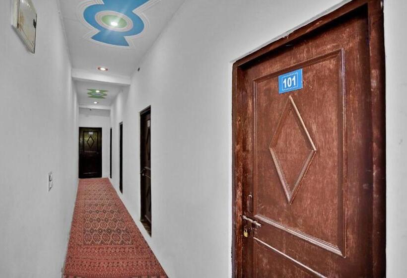 בית מלון כפרי Spot On Shashank Plaza