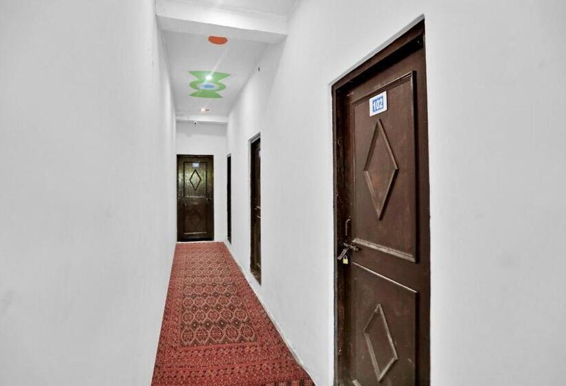 בית מלון כפרי Spot On Shashank Plaza