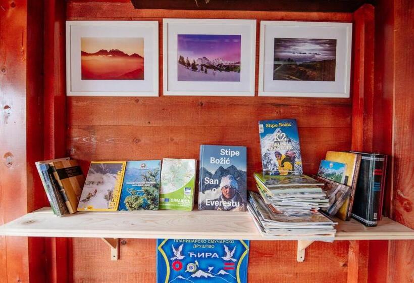 پانسیون Komovi Kobil Do Guesthouse