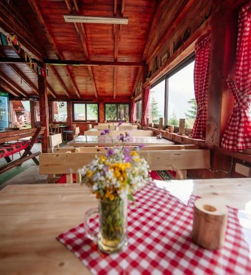 پانسیون Komovi Kobil Do Guesthouse