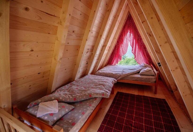 پانسیون Komovi Kobil Do Guesthouse