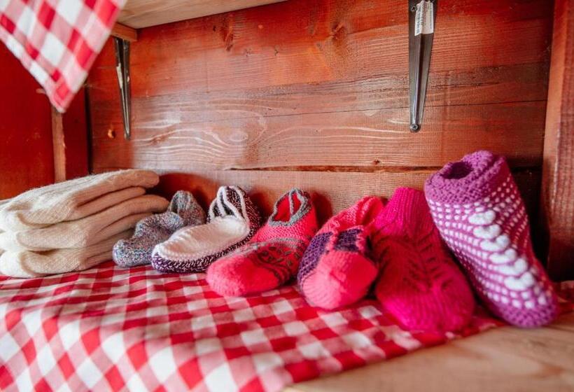 پانسیون Komovi Kobil Do Guesthouse