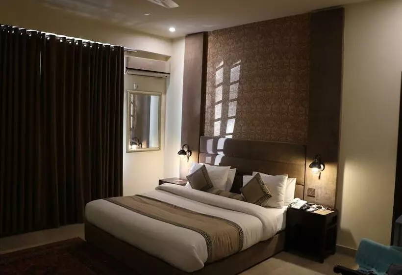 Shelton Hotel Lahore