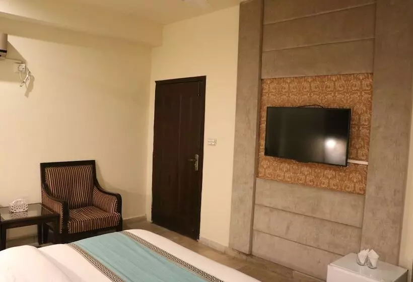 Shelton Hotel Lahore