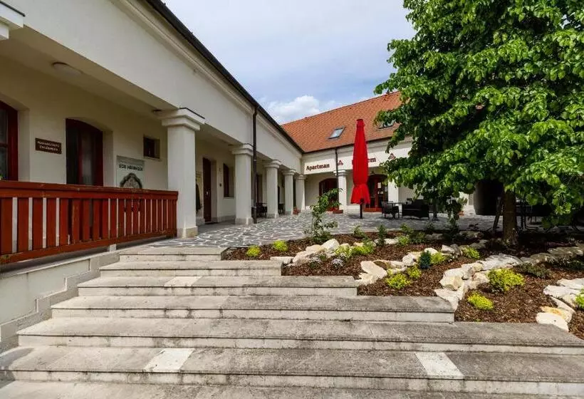 Aamiaismajoitus (B&B) Servita Udvarház Eger