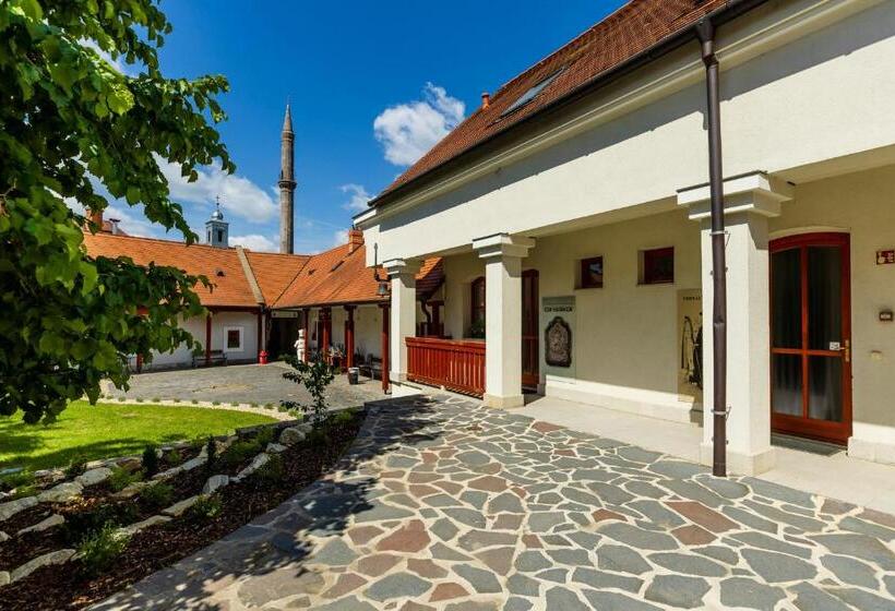 ベッドアンドブレックファースト Servita Udvarház Eger