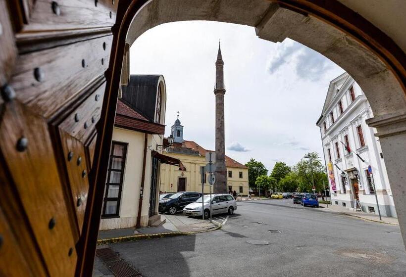 ベッドアンドブレックファースト Servita Udvarház Eger