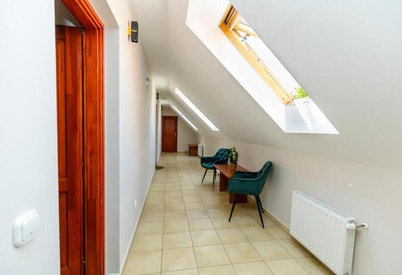 ベッドアンドブレックファースト Servita Udvarház Eger