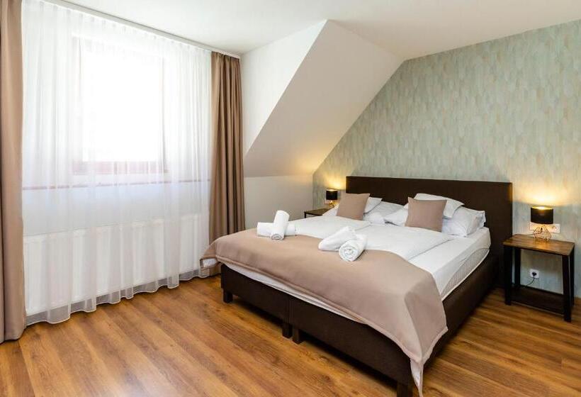 ベッドアンドブレックファースト Servita Udvarház Eger