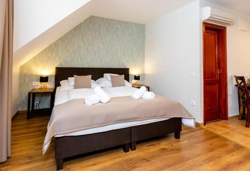 ベッドアンドブレックファースト Servita Udvarház Eger