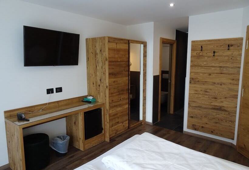 ホテル Active Alm