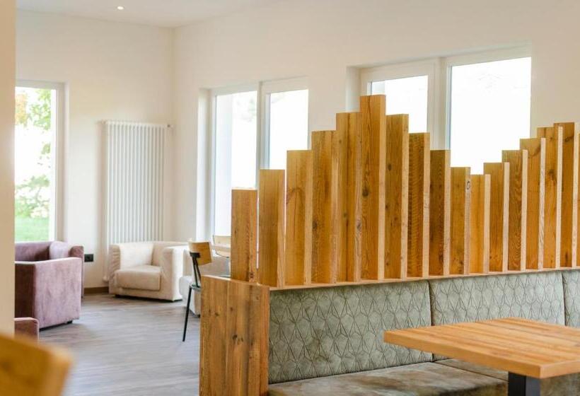 ホテル Active Alm