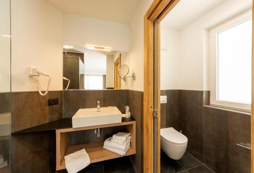 ホテル Active Alm