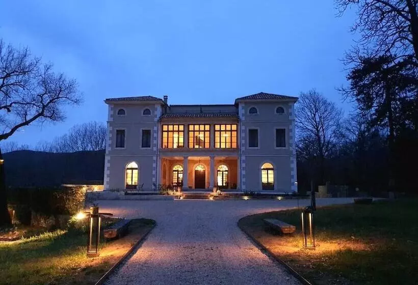 Hotelli Hôtel Villa Walbaum