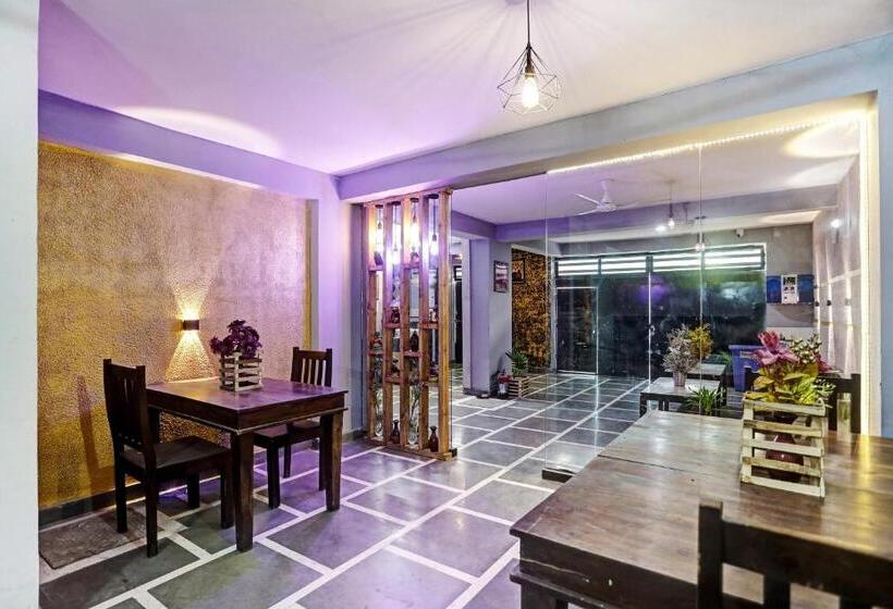 Hotelli Oyo 81244 Forty Three Mainvue