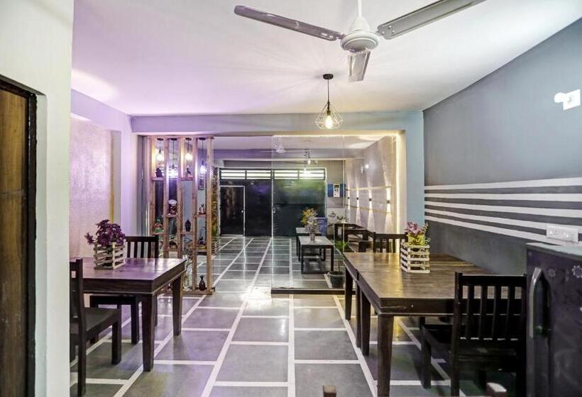 Hotelli Oyo 81244 Forty Three Mainvue