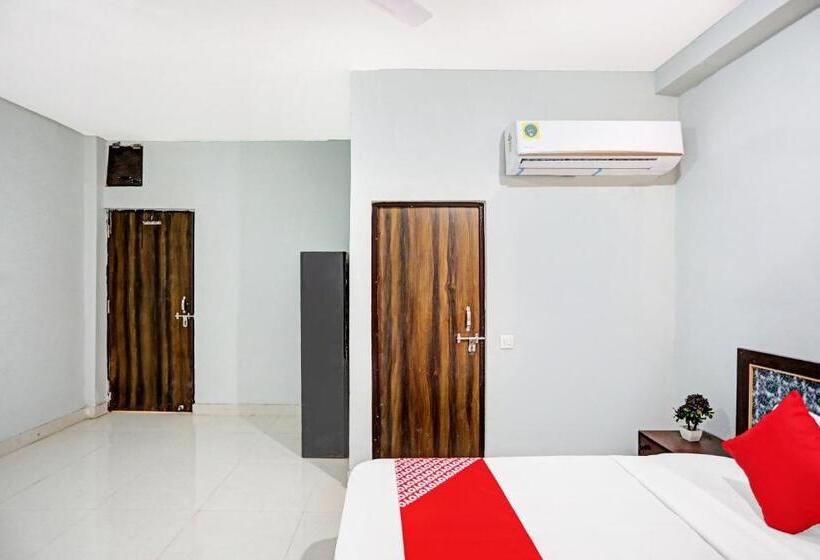 Hotelli Oyo 81244 Forty Three Mainvue