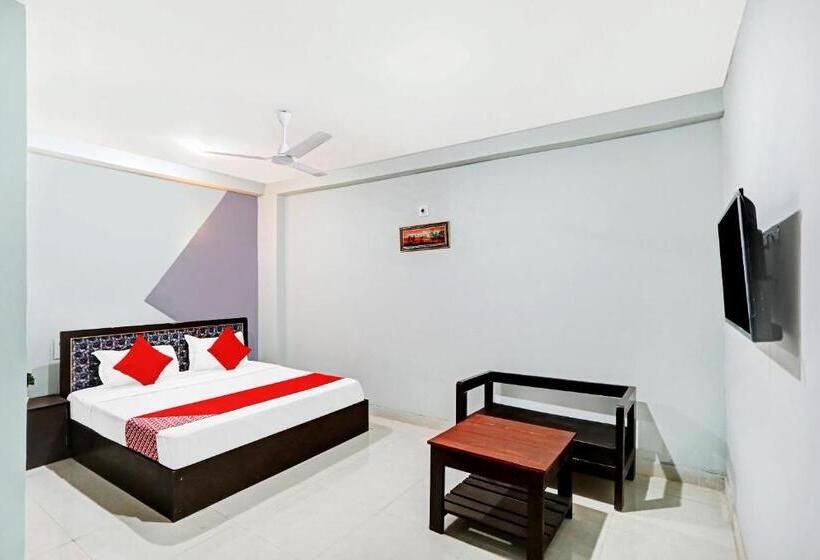 Hotelli Oyo 81244 Forty Three Mainvue