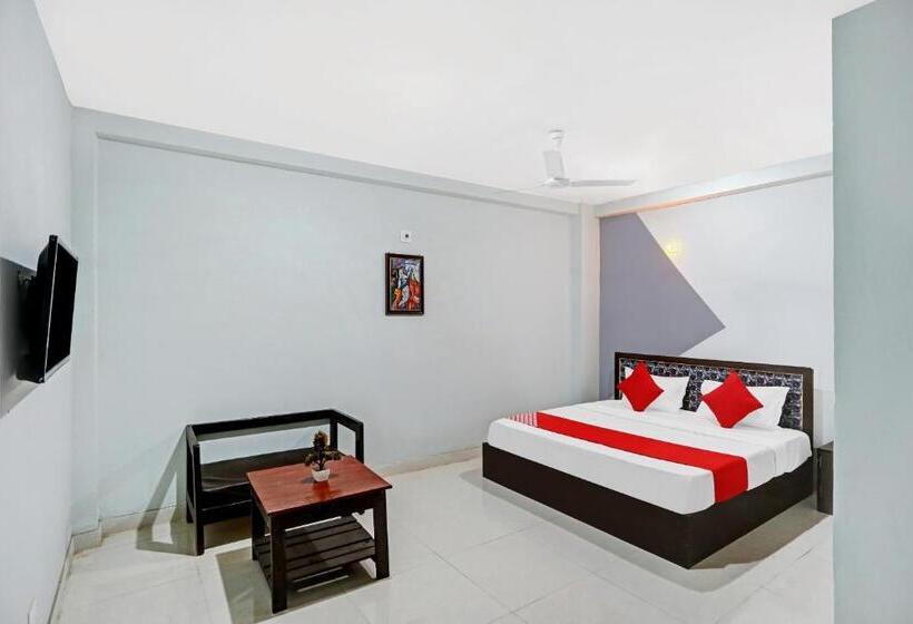 Hotelli Oyo 81244 Forty Three Mainvue