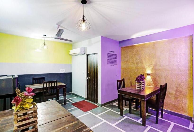 Hotelli Oyo 81244 Forty Three Mainvue