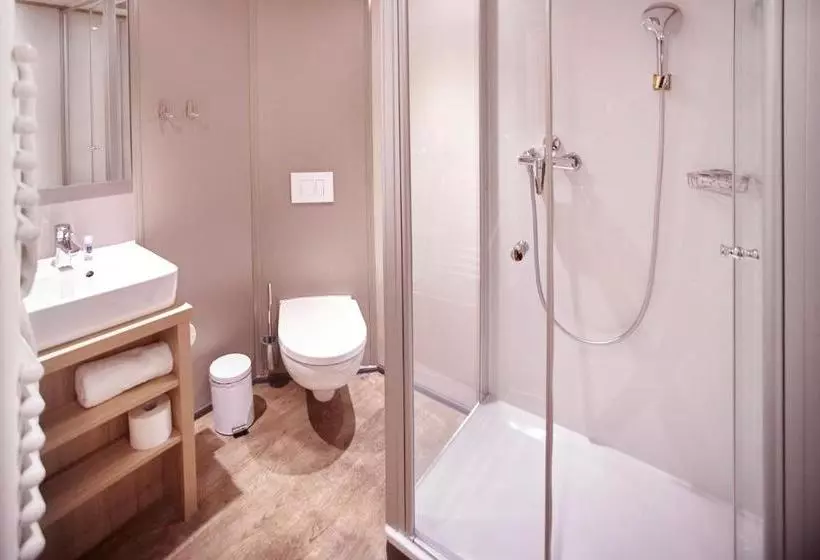 هتل Alexander Von Humboldt   Das Schiff