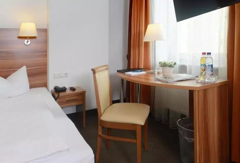 Отель Bayerisch Meran