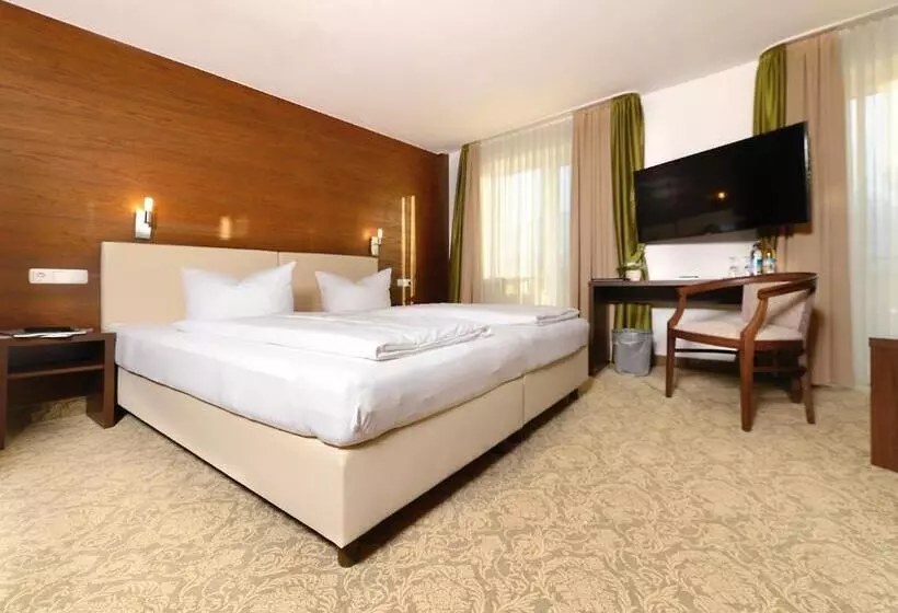 Отель Bayerisch Meran