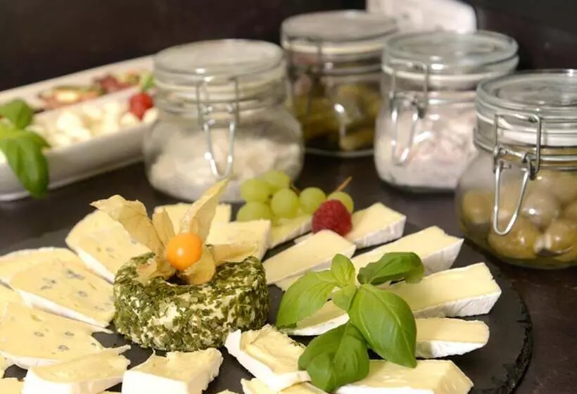 Отель Bayerisch Meran