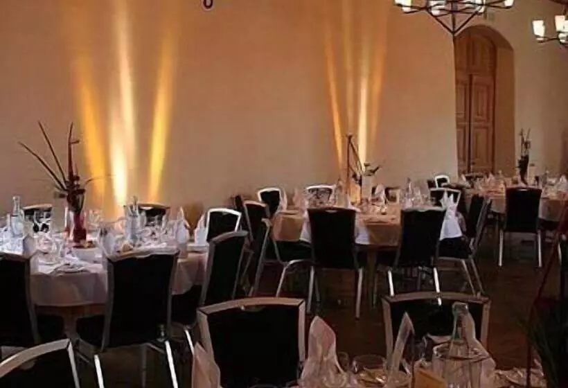 Отель Hôtel Schloss Romrod