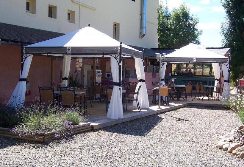 هتل La Tour Du Loup