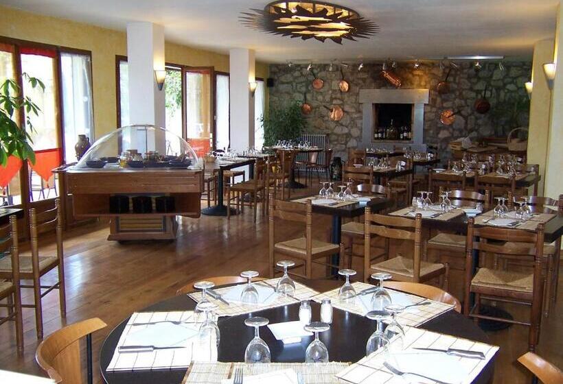 هتل La Tour Du Loup