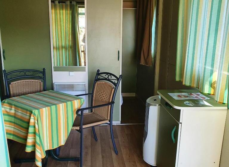 هتل La Tour Du Loup