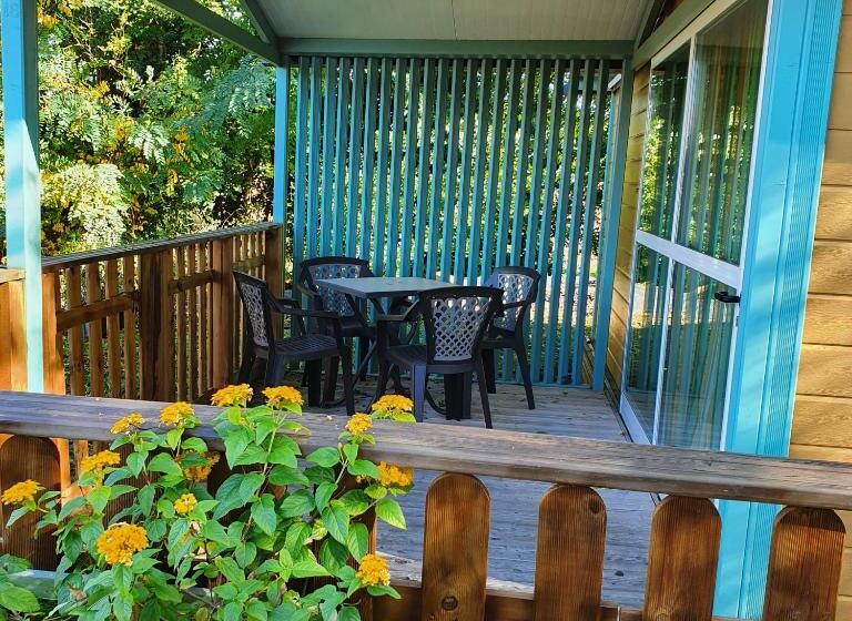 هتل La Tour Du Loup