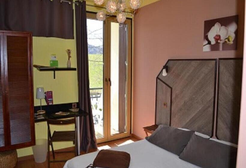 هتل La Tour Du Loup