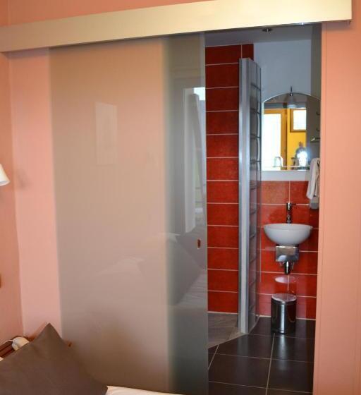 هتل La Tour Du Loup