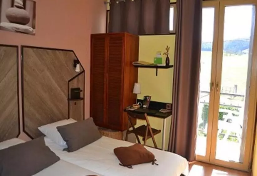 酒店 La Tour Du Loup