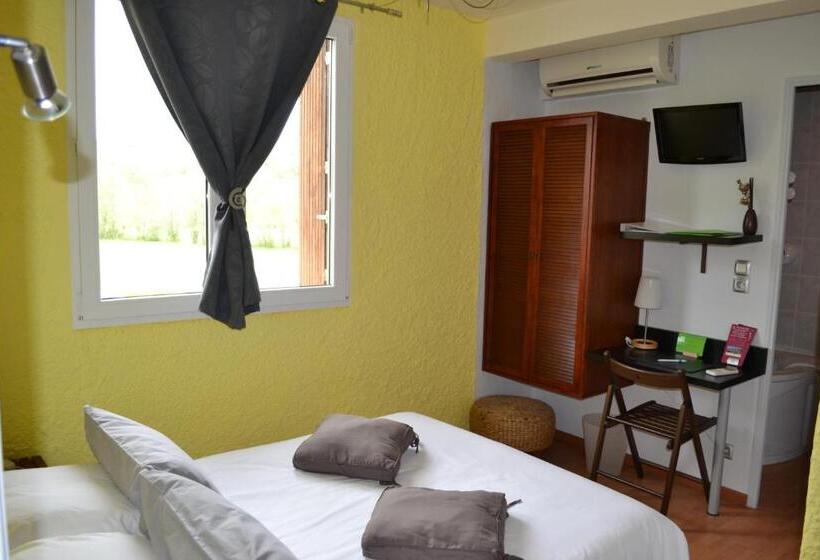 هتل La Tour Du Loup